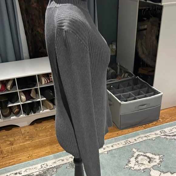 GAP Gray Ribbed Turtleneck Sweater - Picture 2 of 2